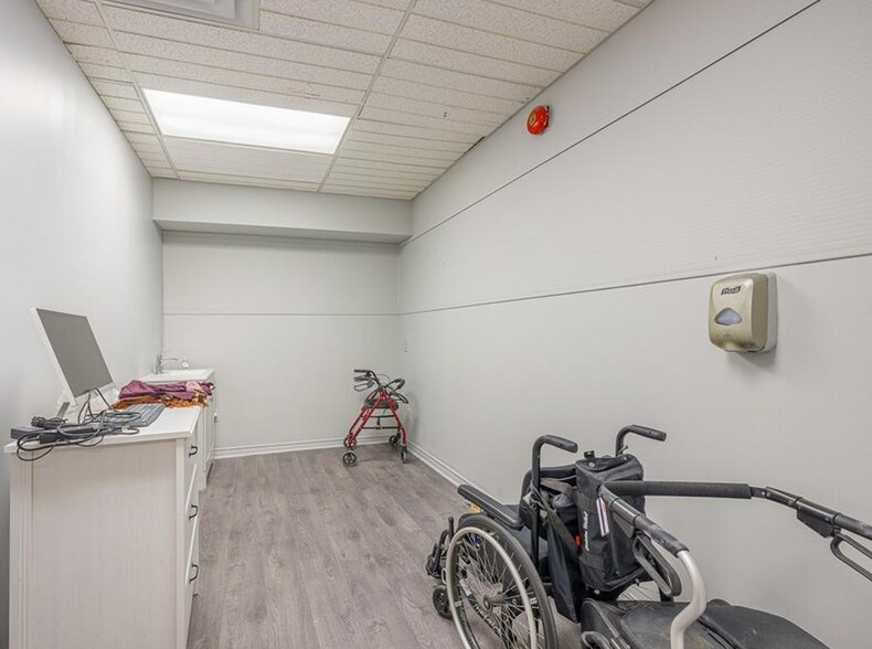 More Photos Of 4796 Victoria Ave, Niagara Falls General Retail For Sale