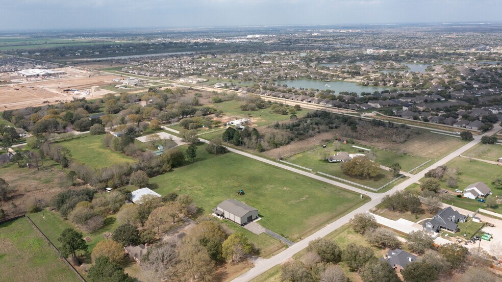 More Photos Of 10711 Hidden Lake Ln, Richmond Distribution For Sale