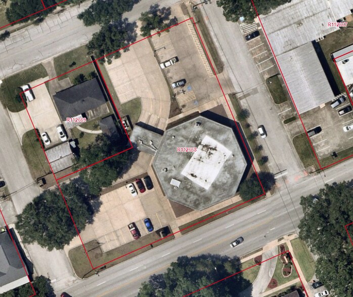 More Photos Of 700 Jackson St, Richmond Bank For Sale