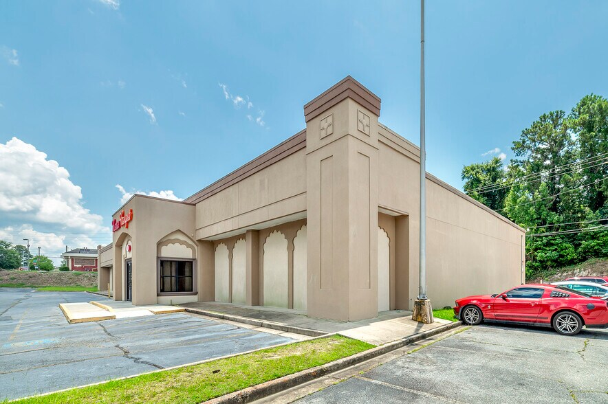 More Photos Of 3720 Bloomfield Village Dr, Macon-Bibb Storefront For Sale