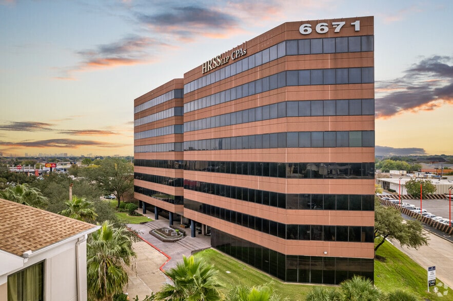 More Photos Of 6671 Southwest Fwy, Houston Office For Lease