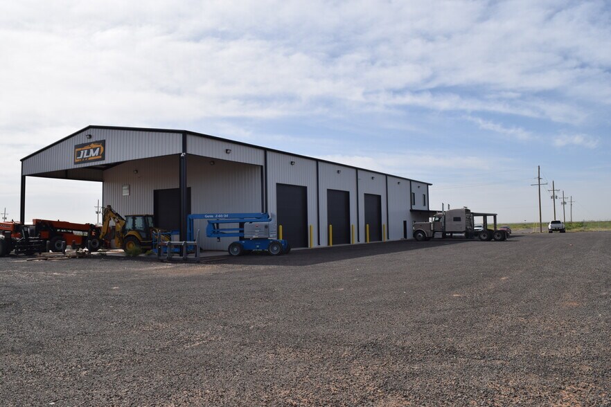 More Photos Of 6306 County 122 Rd, Midland Distribution For Lease