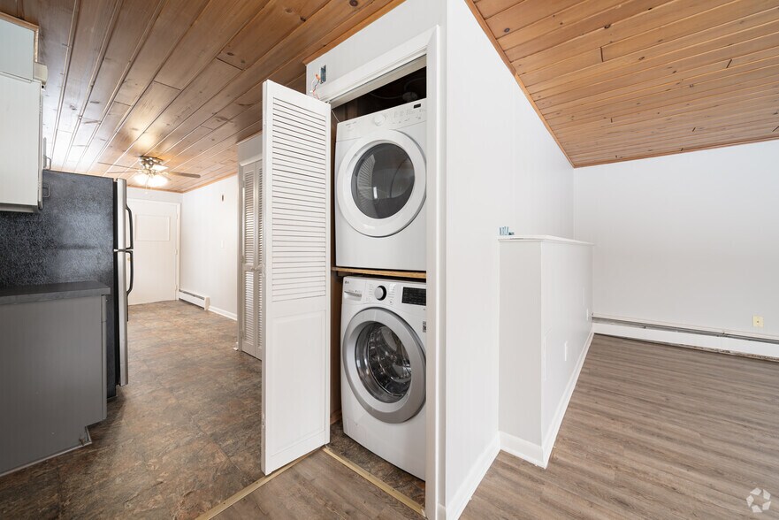 More Photos Of 211 N Lincolnway, North Aurora Apartments For Sale