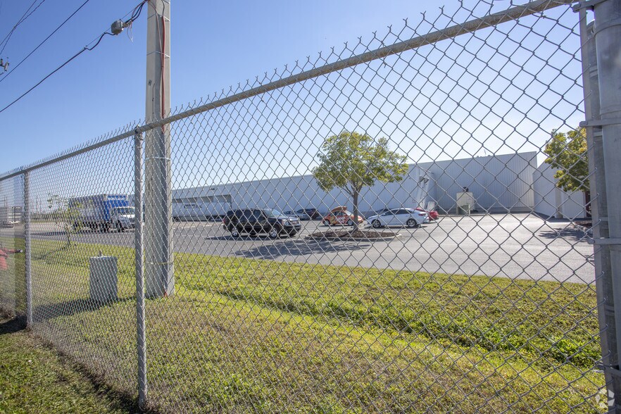 More Photos Of 2996 Hanson St, Fort Myers Industrial For Sale