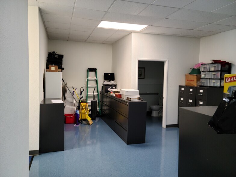 More Photos Of 1426 High St, Delano Storefront Retail Office For Lease