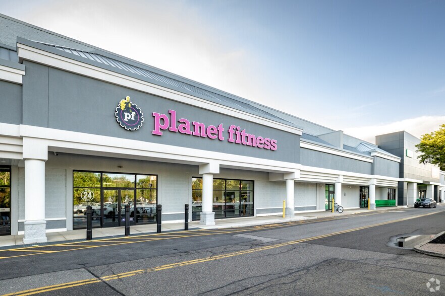 More Photos Of 6-52 Manetto Hill Rd, Plainview Storefront For Lease