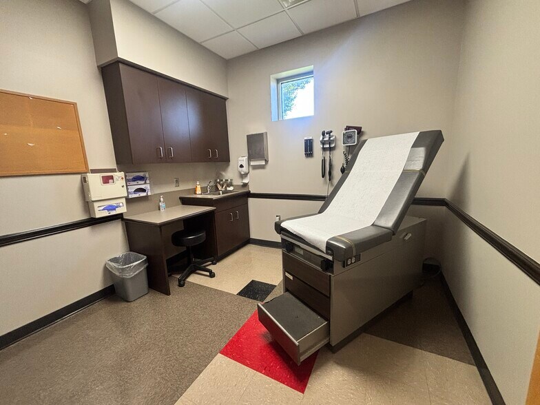 More Photos Of 1575 Montgomery Hwy, Vestavia Hills Medical For Lease
