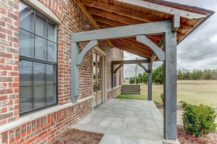 More Photos Of 222 Quality Dr, Byhalia Warehouse For Lease