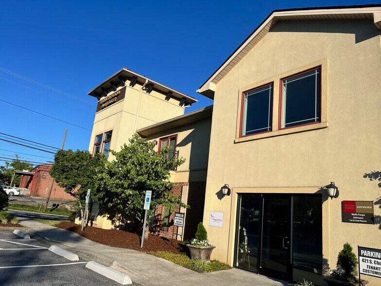 More Photos Of 421 S Church St, Hendersonville Office For Sale