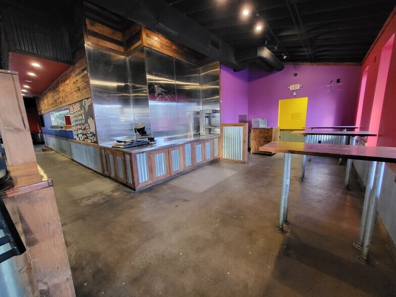 More Photos Of 3607 S Range Line Rd, Joplin Restaurant For Lease