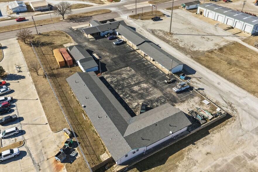 More Photos Of 1900 N Broadway Ave, Ada Hotel For Sale