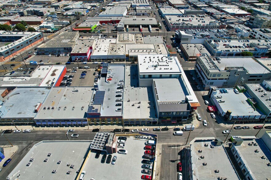 More Photos Of 948 Crocker St, Los Angeles Storefront Retail Office For Lease