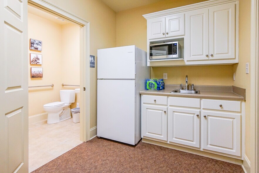 More Photos Of 110 Harmony Crossing, Eatonton Medical For Lease