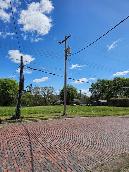 More Photos Of 1308 Washington Ave, Cairo Freestanding For Sale