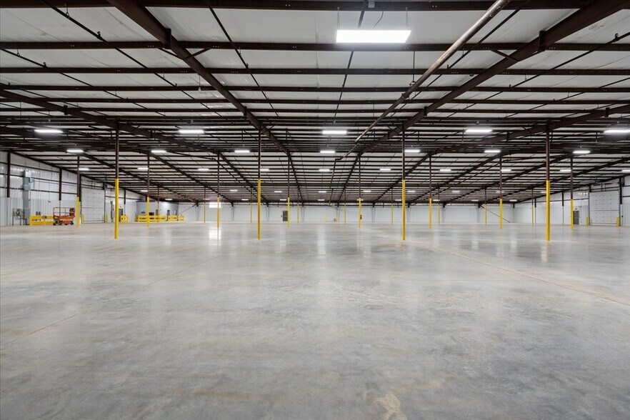 More Photos Of 223 W Pearl St, Lamar Industrial For Lease