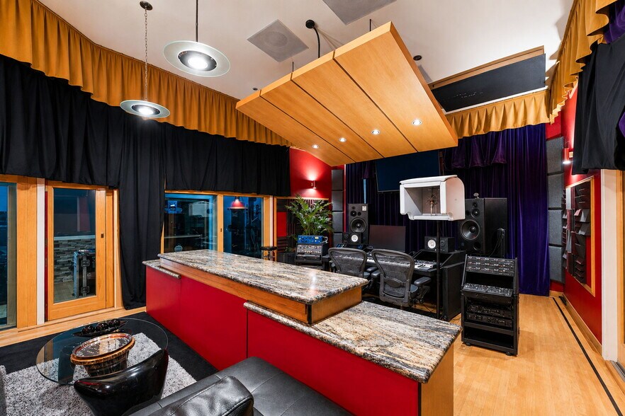 More Photos Of 825-829 27th Ave, Oakland Manufacturing For Sale