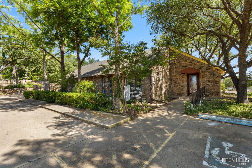 More Photos Of 1317 East St, Graham Medical For Sale