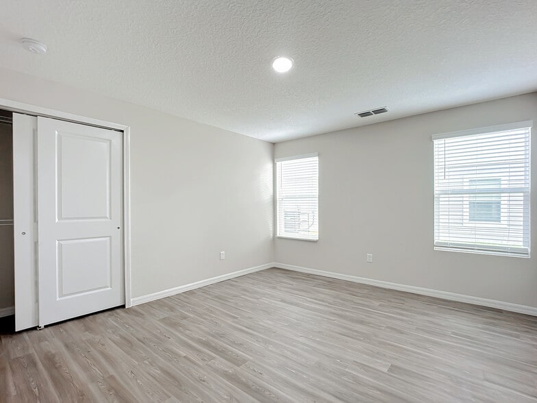 More Photos Of 9556 Hood Rd, Jacksonville Apartments For Sale