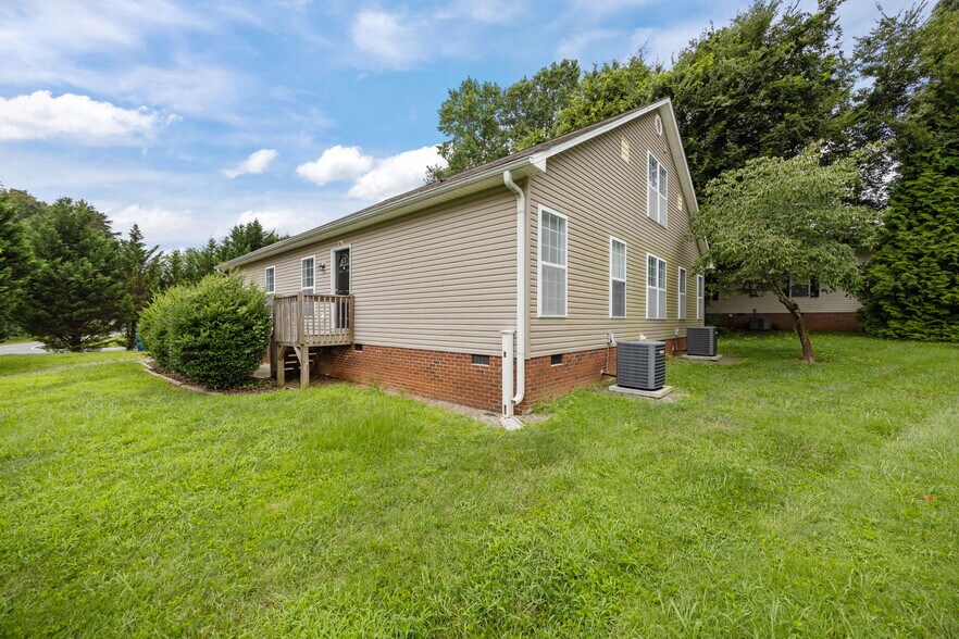 More Photos Of 624 S Williamson Ave, Elon Apartments For Sale