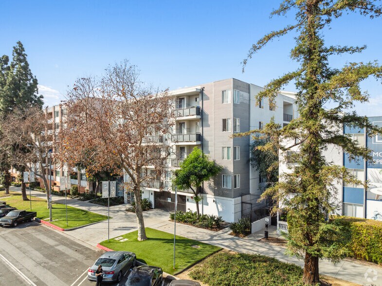 Primary Photo Of 401 S La Fayette Park Pl, Los Angeles Apartments For Sale