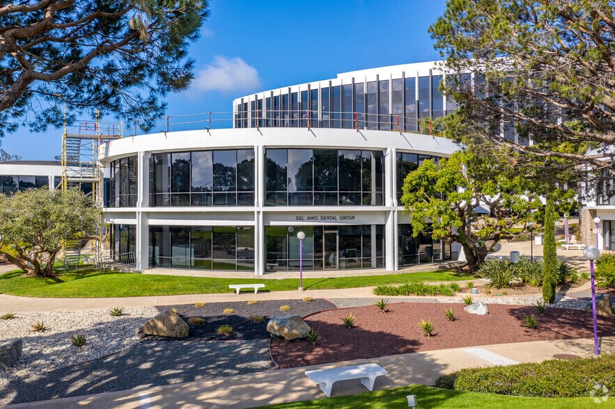 More Photos Of 21515 Hawthorne Blvd, Torrance Unknown For Lease