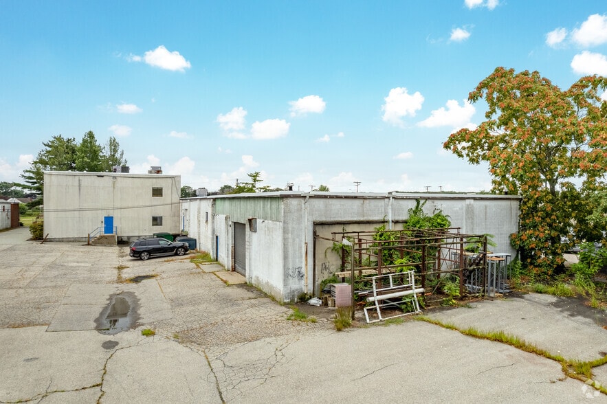 More Photos Of 60 Taylor Dr, Rumford Manufacturing For Lease