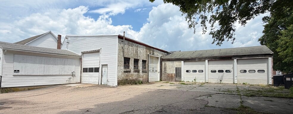 More Photos Of 106 W Broad St, Pawcatuck Auto Dealership For Sale