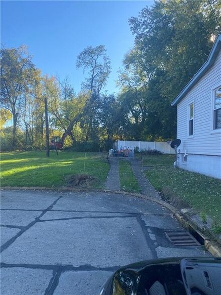 More Photos Of Grand Ave, Pittsburgh Self Storage For Sale