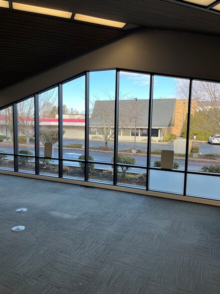 More Photos Of 1503 Riverside Dr, Mount Vernon Bank For Sale