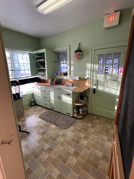 More Photos Of 9 Caulfield Ave, Camdenton Storefront Retail Office For Sale