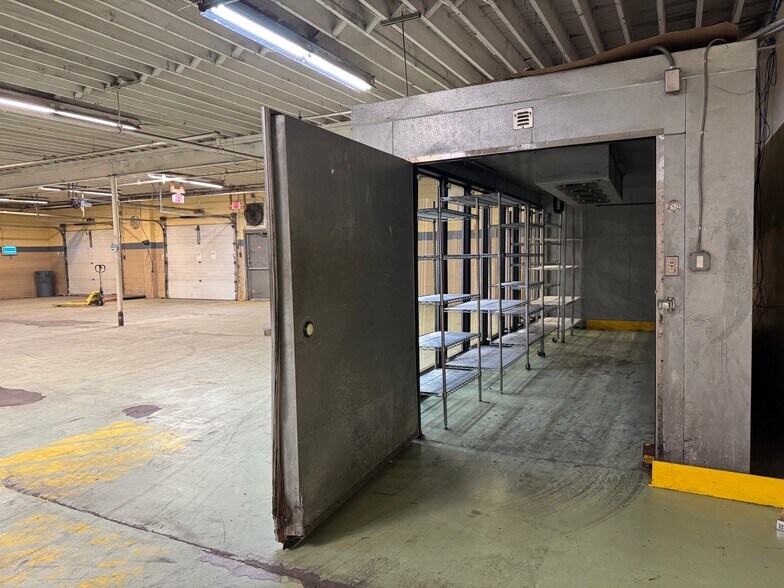 More Photos Of 195 Hudson St, Cornwall-on-Hudson Distribution For Lease