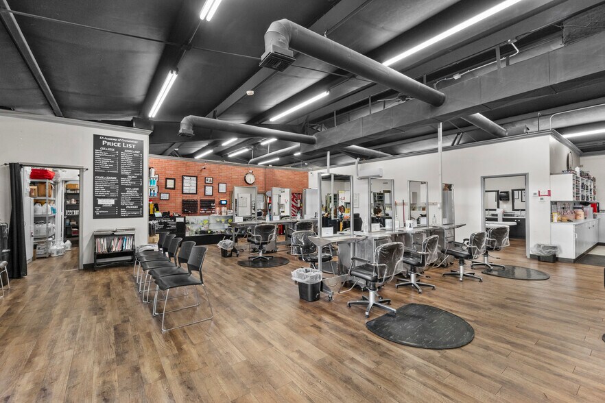 More Photos Of 1550 W Thatcher Blvd, Safford Loft Creative Space For Sale