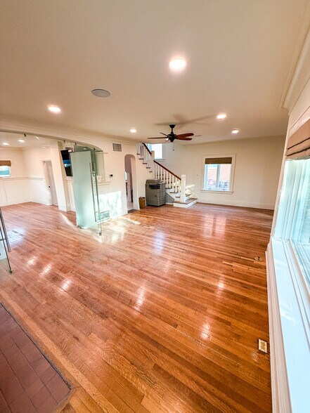 More Photos Of 1701 N Stanton St, El Paso Office For Sale