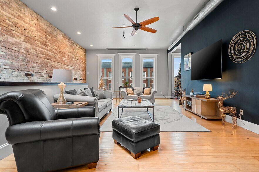 More Photos Of 408 Dousman St, Green Bay Storefront Retail Residential For Sale