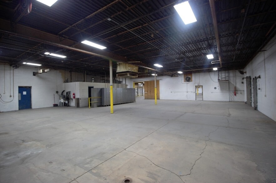 More Photos Of 2025 Brighton Henrietta Town Line Rd, Rochester Manufacturing For Lease