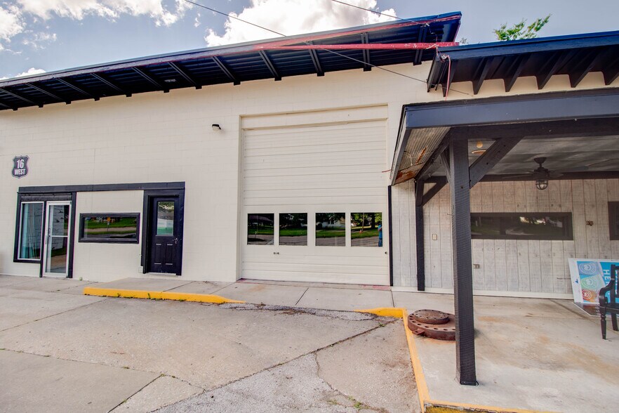 More Photos Of 406 W Carpenter St, Jerseyville Flex For Sale