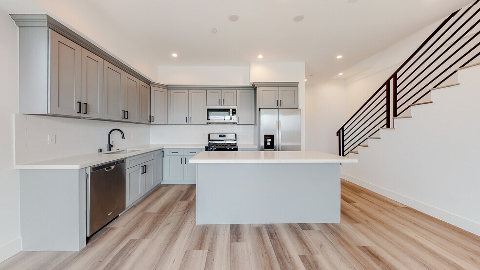 More Photos Of 525 N Normandie Ave, Los Angeles Apartments For Sale