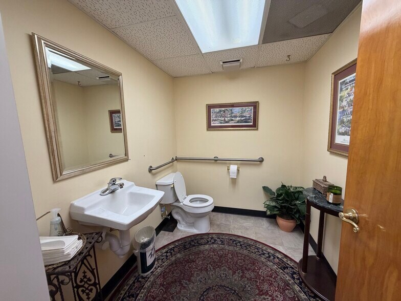 More Photos Of 100 Morgan Pl, Summerville Office For Lease