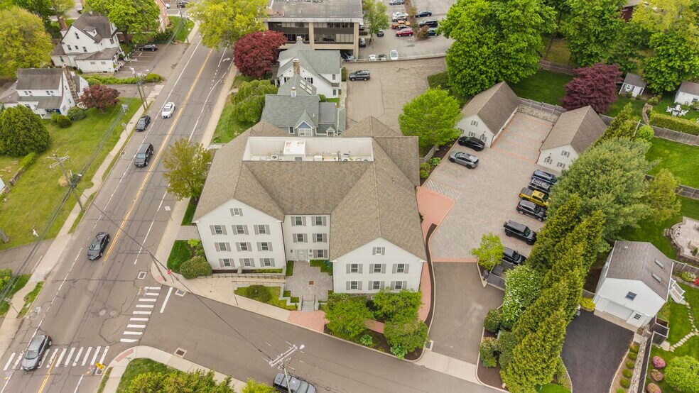 More Photos Of 745 Boston Post Rd, Darien Apartments For Sale