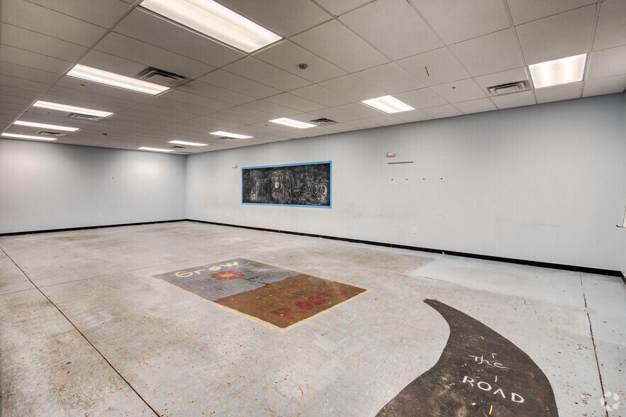 More Photos Of 1251 E Fowler Ave, Tampa Storefront For Lease