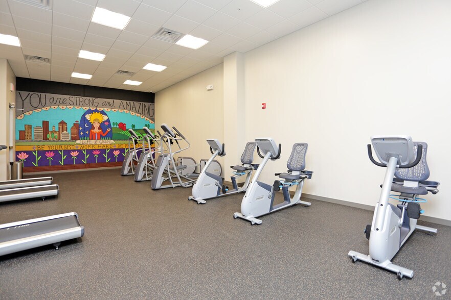 More Photos Of 5465 George M Mills Civic Pky, West Des Moines Unknown For Lease