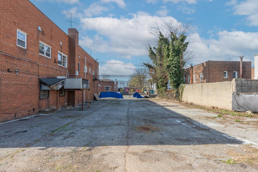 More Photos Of 928 18th Ave, Newark General Retail For Lease