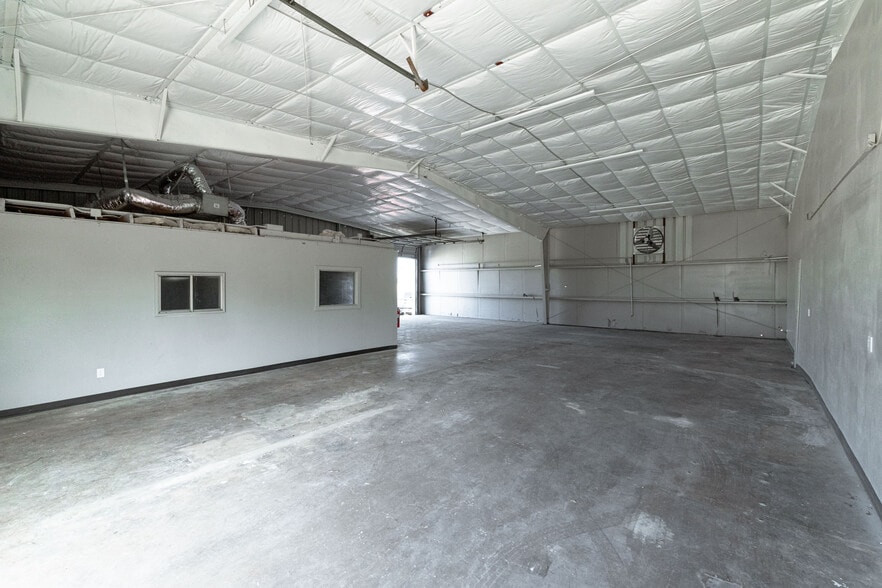 More Photos Of 4404-4412 Glenview Dr, Haltom City Warehouse For Lease