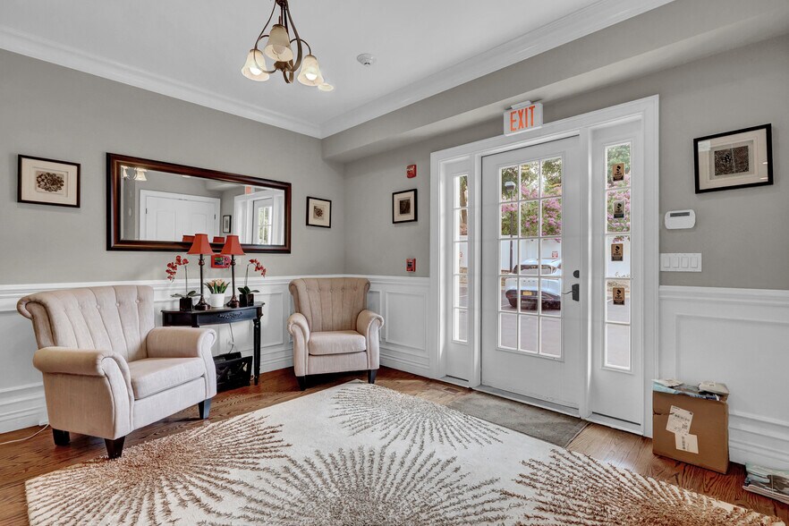 More Photos Of 907 Main St, Port Jefferson Office For Lease