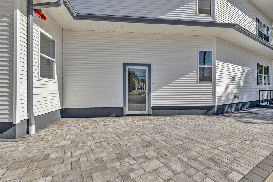 More Photos Of 533 Greenwich St, Hempstead Apartments For Lease