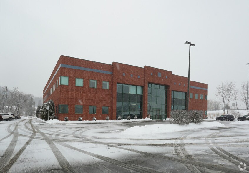 More Photos Of 4104 Vestal Parkway East, Vestal Township Office For Lease