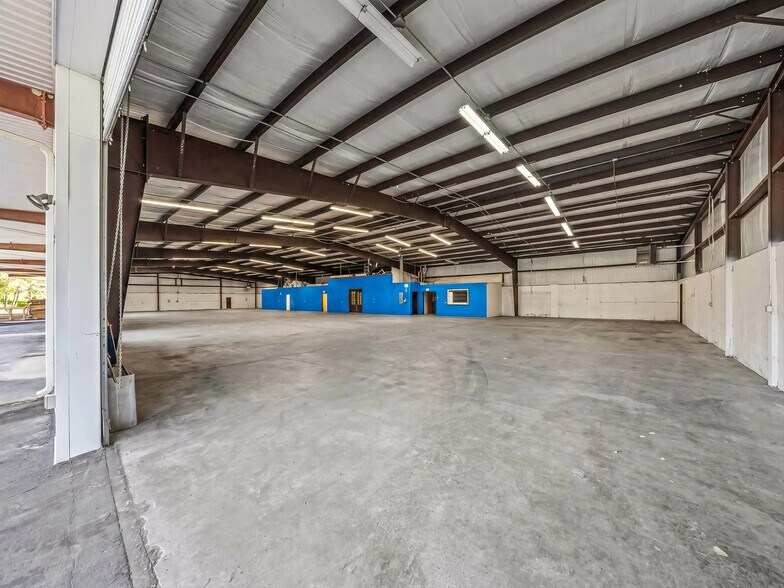 More Photos Of 235 Commerce St, Brevard Manufacturing For Sale