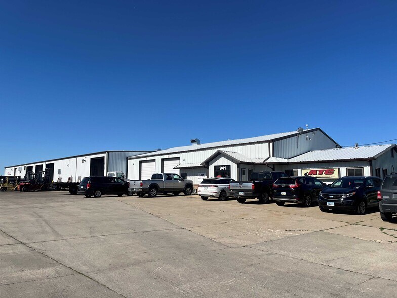 Primary Photo Of 941 66th Ave SW, Cedar Rapids Warehouse For Sale