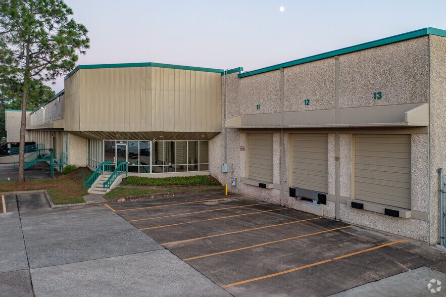 Primary Photo Of 455-465 W 38th St, Houston Warehouse For Lease
