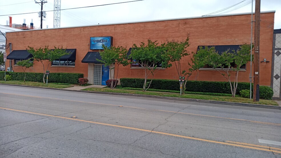 More Photos Of 2805 Canton St, Dallas Distribution For Lease